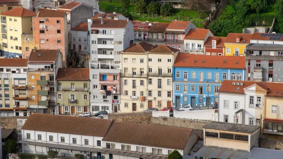 Limited Supply and Strong Demand: Housing Prices Expected to Remain High in Portugal