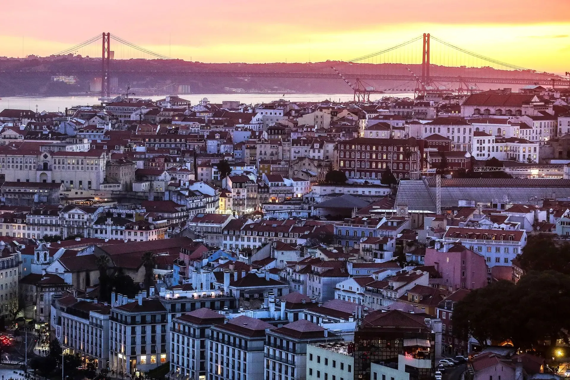 Portugal’s Nationality Law Sparks Controversy: Over 500 Golden Visa Holders Plan Collective Lawsuit