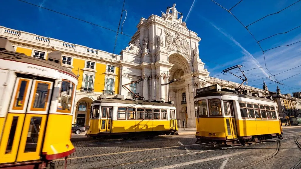 These are the advantages and disadvantages of Portugal as seen by Americans: many choose the country to live in